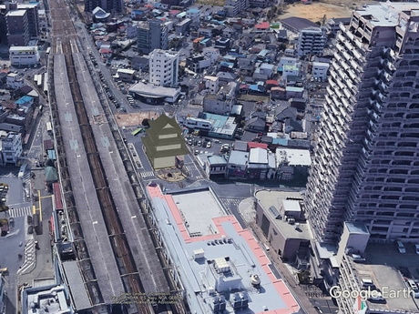 Google Earth上でJR古河駅西口ロータリーと御三階櫓を合成した画像